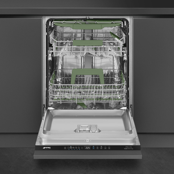 vstraivaemaya_posudomoechnaya_mashina_smeg_stl7332cl_foto_open.jpg